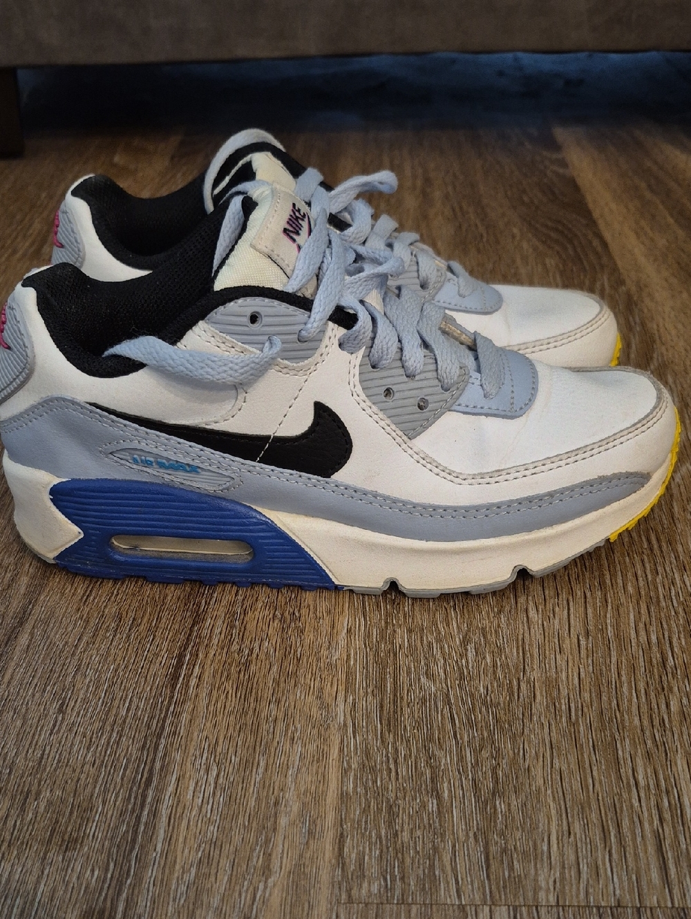 Nike Air Max 90 LTR Sneakers with Blue and Yellow Accents Kuds Sz 4y